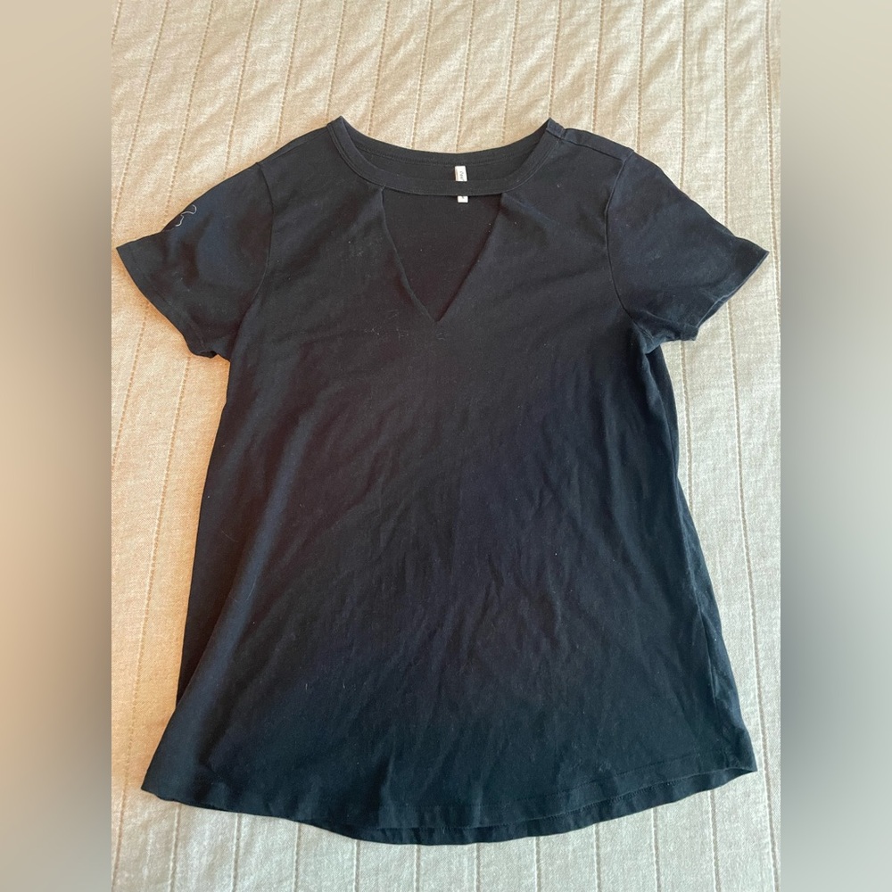Z Supply Keyhole V neck Shirt